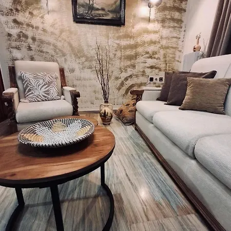 Апартаменты Elaphos House *